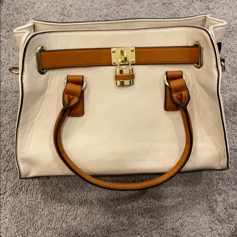 Medium size tote handbag